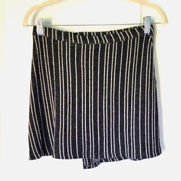 Urban Outfitters Black and White Striped Skirt - Size Small - Picture 3 of 11